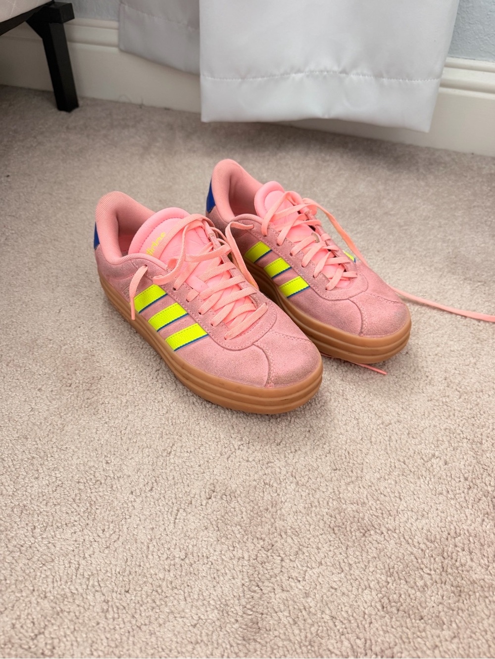 Adidas shoes - Picture 2 of 4